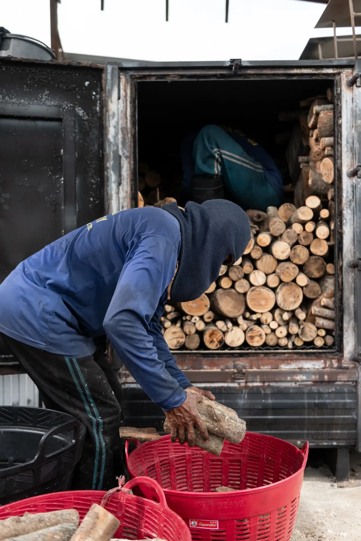 Loading feedstock into a kiln